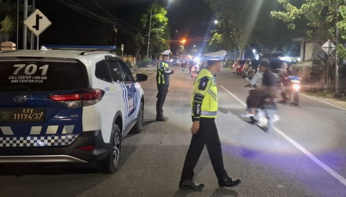 Patroli Malam Sat Lantas Polres Sinjai Diintensifkan, Pastikan Warga Aman Beraktivitas.