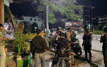 Hadir di Tengah Masyarakat, Polisi Beri Imbauan Kamtibmas Saat Patroli Malam