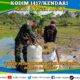 Dukung Hanpangan, Babinsa Koramil 1417-09/Ranomeeto Bantu Petani Panen Sayur Kangkung di Desa Lambusa