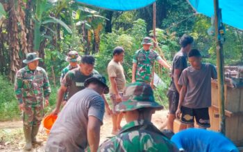 Dandim 1413/Buton Turun Tangan Langsung dalam Pengecoran Jembatan Gantung Garuda