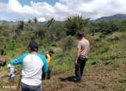 Kapolsek Alla Bersama Bhabinkamtibmas Tinjau Langsung Pembersihan Lahan Tanam Jagung
