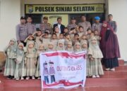 Dekatkan Polisi dengan Anak Sejak Dini, Polsek Sinjai Selatan Sambut Kunjungan Anak TK.