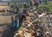 Peduli Laut, Mengabdi untuk Lingkungan — Personel Koramil 1413-07/Batauga Bersihkan Pesisir Kelurahan Bandar