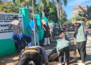 Peduli Kebersihan, Bhabinkamtibmas Polsek KPN Kembali Berpartisipasi Bersih-Bersih Lingkungan Bersama Perangkat kelurahan Ujung Sabbang
