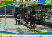 Babinsa Koramil Lainea Bersama Karang Taruna Bersihkan Lapangan Voli Desa Pangan Jaya