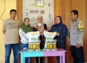 Bhabinkamtibmas Salokaraja Pantau Penyaluran Bantuan Pangan untuk 173 KK