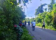 Koramil 1413-12/Binongko Bergerak, Gotong Royong Bersihkan Bahu Jalan Makoro–Bante
