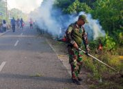 TNI Menyatu dengan Rakyat, Koramil Tomia Bergerak Bersihkan Lingkungan