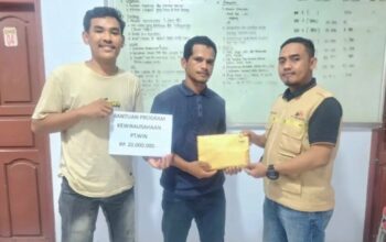 Dukung Pengembangan Usaha Mikro, PT WIN Salurkan Bantuan Modal Usaha Untuk Warga Sekitar
