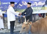 Danlanud Haluoleo Serahkan Hewan Kurban Usai Sholat Idul Adha 1447 H