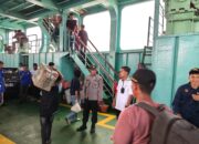 KRYD Polsek Urban Pitumpanua, Ratusan Penumpang Kapal Ferry dan Fiber Jalani Pengawasan di Pelabuhan Siwa