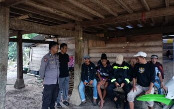 Bhabinkamtibmas Laksanakan Sambang di Desa Binaan, Pererat Kemitraan dengan Warga