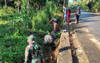 Karya Bakti Koramil 1413-05/Kaledupa dan Warga Ollo Wujudkan Lingkungan Bersih dan Nyaman