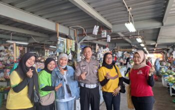 Kolaborasi Samapta dan Satlantas Polres Banggai Sambangi Pasar Simpong, Imbau Kamtibmas dan Kamseltibcarlantas