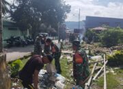 Tumpukan Sampah dan Plastik di Pasar Jaya Bakti Dibersihkan, Babinsa Koramil 1413-09/Sampolawa Turun Langsung