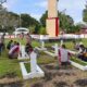 Sambut Hari Bhayangkara Ke-80, Polres Sinjai Gelar Bakti Sosial Bersihkan Makam Pahlawan.