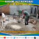 Wujud Kemanunggalan TNI, Babinsa Koramil Wawotobi Bantu Bangun Pondasi Rumah Warga di Konawe
