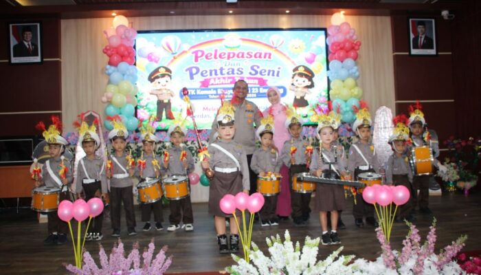 Kapolres Enrekang Buka Langsung Pelepasan dan Pentas Seni Akhir Tahun TK Kemala Bhayangkari 23, Tegaskan Pendidikan Usia Dini Fondasi Generasi Masa Depan