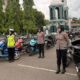 Saat Personel Polki Tunaikan Sholat Jum’at, Polwan Polres Sinjai Kawal Keamanan dan Pelayanan.