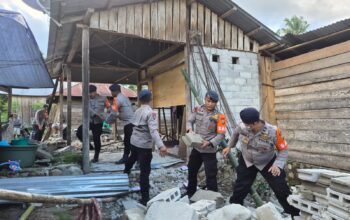 Polres Sigi Bersama Satbrimob dan Ditsamapta Polda Sulteng Gotong Royong Pulihkan Nokilalaki Pascagempa