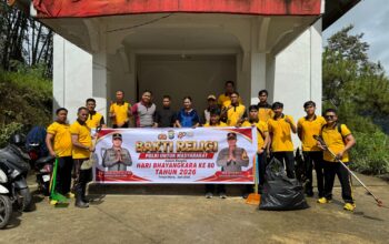 Sambut HUT Bhayangkara Ke-80, Polres Toraja Utara Gelar Bakti Religi Bersihkan Tempat Ibadah