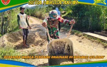Wujud Kemanunggalan TNI, Babinsa Kopda Wahyudin Bersama Warga Perbaiki Drainase di Konawe Selatan