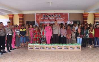 Sambut HUT Bhayangkara ke-80, Polres Tana Toraja Salurkan Ratusan Paket Bansos untuk Masyarakat