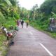 Karya Bakti, Koramil 1413-05/Kaledupa Bersama Warga Bersihkan Kiri Kanan Jalan di Desa Sandi