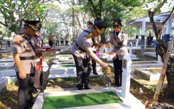 Polda Sulsel Teguhkan Semangat Bhayangkara Lewat Ziarah Rombongan di Hari Bhayangkara Ke-80