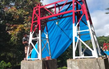 Tak Kenal Waktu, Pembangunan Jembatan Gantung Garuda di Lawele Terus Dikebut untuk Wujudkan Harapan Warga