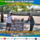 Wujud Kemanunggalan TNI, Babinsa Koramil Mandonga Bantu Warga Rangkai Besi Jembatan Beton