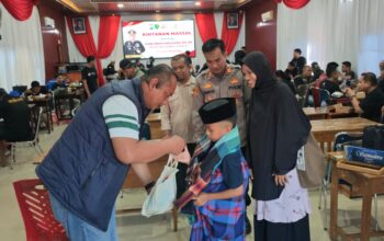 Sambut HUT Bhayangkara ke-80, Kapolres Enrekang Salurkan Bingkisan kepada 166 Anak Peserta Khitan Massal Gratis