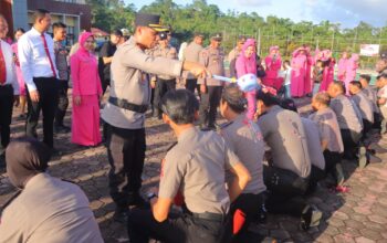 Kapolres Konawe Utara Pimpin Upacara Korps Rapor Kenaikan Pangkat 24 Personel dan PNS Polri