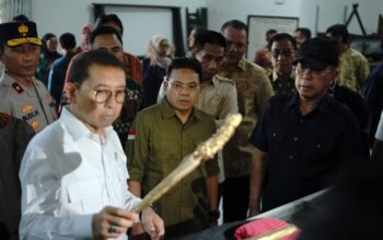Tinjau Museum Sultra, Fadli Zon Tegaskan Muna Miliki Lukisan Purba Tertua di Dunia