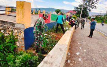 Karya Bakti Koramil 1413-02/Pasarwajo, Wujud Kepedulian Nyata Terhadap Kebersihan Lingkungan