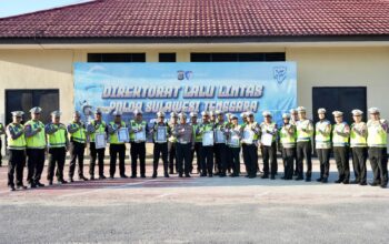 Dirlantas Polda Sultra Berikan Penghargaan kepada Personel Berprestasi, Tekankan Pelayanan Humanis dan Kesiapsiagaan Personel