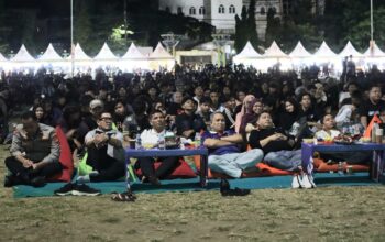 Nobar Piala Dunia, Kapolres Parepare Bersama Walikota Hadir ditengah Masyarakat 
