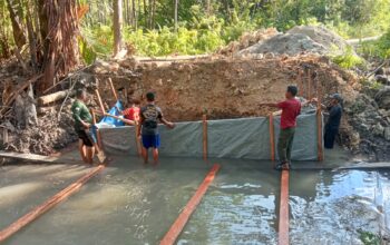 Tahapan Konstruksi Terus Bergerak, Pembangunan Jembatan Beton Sungai Kaweli Masuki Pemasangan Mal Cor