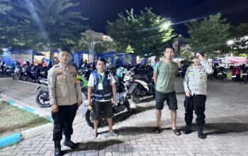 Patroli Biru Polsek Tempe Sapa Warga hingga Pasar Malam, Jaga Malam Tetap Aman di Sengkang