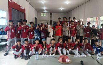 Kapolsek Alla Berikan Pembinaan Generasi Muda di SMKS 45 Kalosi, Tanamkan Disiplin dan Kesadaran Hukum