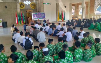 Kapolsek Alla Tanamkan Nilai Keimanan dan Disiplin kepada Santri Pesantren Darul Arqam Muhammadiyah Cece