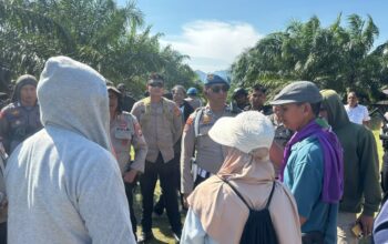 Aliansi Masyarakat Massenrempulu (AMPU) Gelar Aksi Unjuk Rasa di Kantor PTPN XIV Maroangin, Berlangsung Aman dengan Pengawalan Aparat