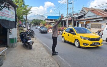 Personel Polsek Anggeraja Laksanakan Pamturlalin di Rumah Duka Warga Binaan Kelurahan Mataran