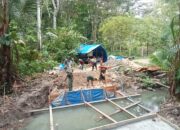 Kodim 1413/Buton Percepat Pengerjaan Fondasi Jembatan Sungai Kaweli