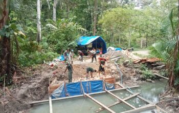 Kodim 1413/Buton Percepat Pengerjaan Fondasi Jembatan Sungai Kaweli