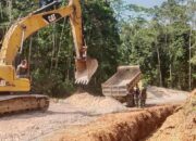 Tahap Pembentukan Badan Jalan Desa Labuandiri Terus Berjalan dalam TMMD Ke-129 Kodim 1413/Buton