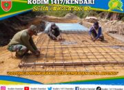 Wujud Kemanunggalan, Personil Kodim 1417/Kendari dan Masyarakat Gotong Royong Rakit Besi Jembatan Desa Awunio