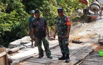 Dansatgas TMMD Ke-129 Tinjau Langsung Rehab Jembatan di Kampung Sesor, Pastikan Pembangunan Tepat Sasaran dan Berkualitas