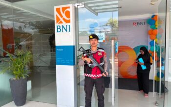 Personil Satuan Samapta Polres Parepare Melaksanakan Pengamanan Objek Vital di Sejumlah Bank di Wilayah Kota Parepare
