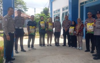 Ditlantas Polda Sultra Dukung Gerakan Pangan Murah, Salurkan 4 Ton Beras SPHP untuk Warga Ranomeeto